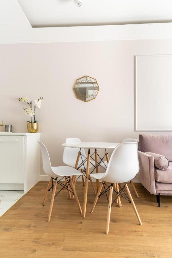 Apartament Mennica Residence - Golden Apartments - Comfortable And Stylish Warszawa Eksteriør billede